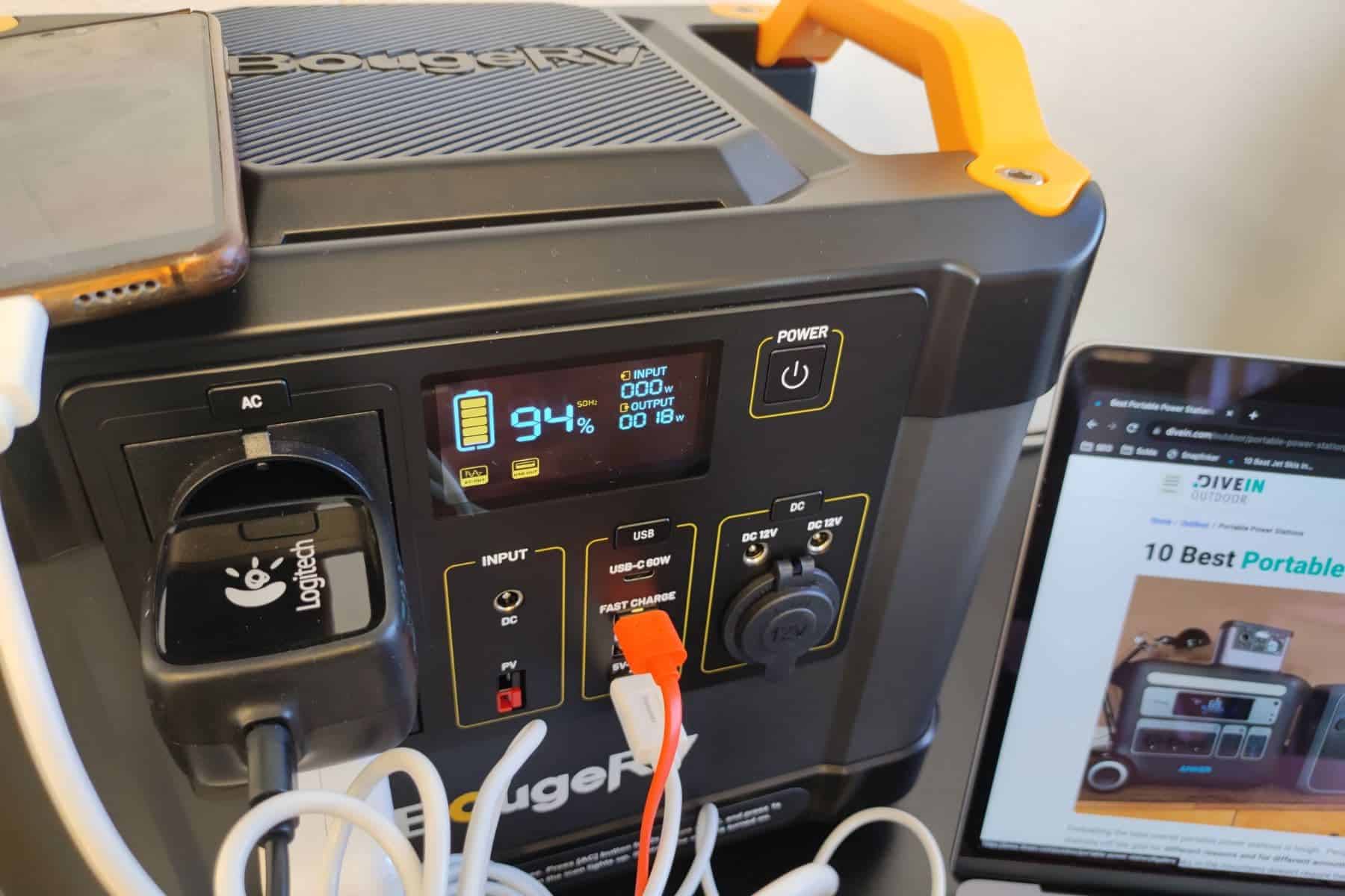 bougerv-fort-1000-portable-power-station-charging