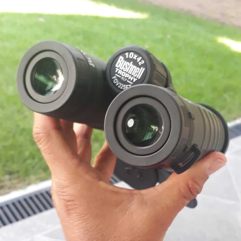 bushnell-trophy-bone-collector-binoculars-ergonomics.jpg