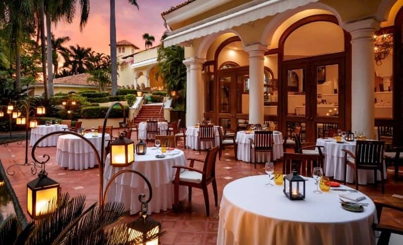 casa-velas-puerto-vallarta-restaurant-outdoors
