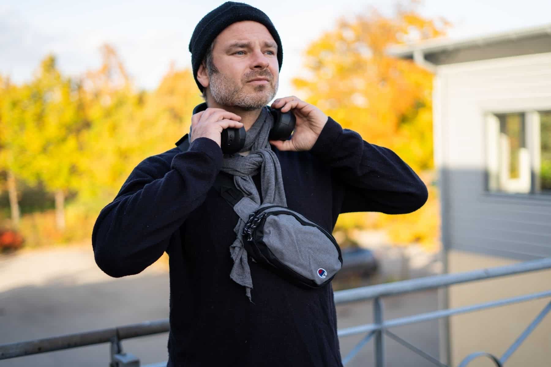 champion-signal-bradley-on-headphones