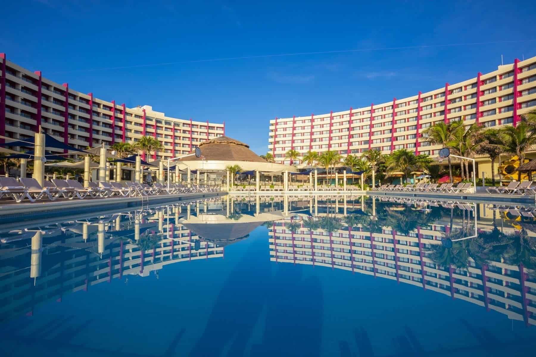 Crown Paradise Club Cancun