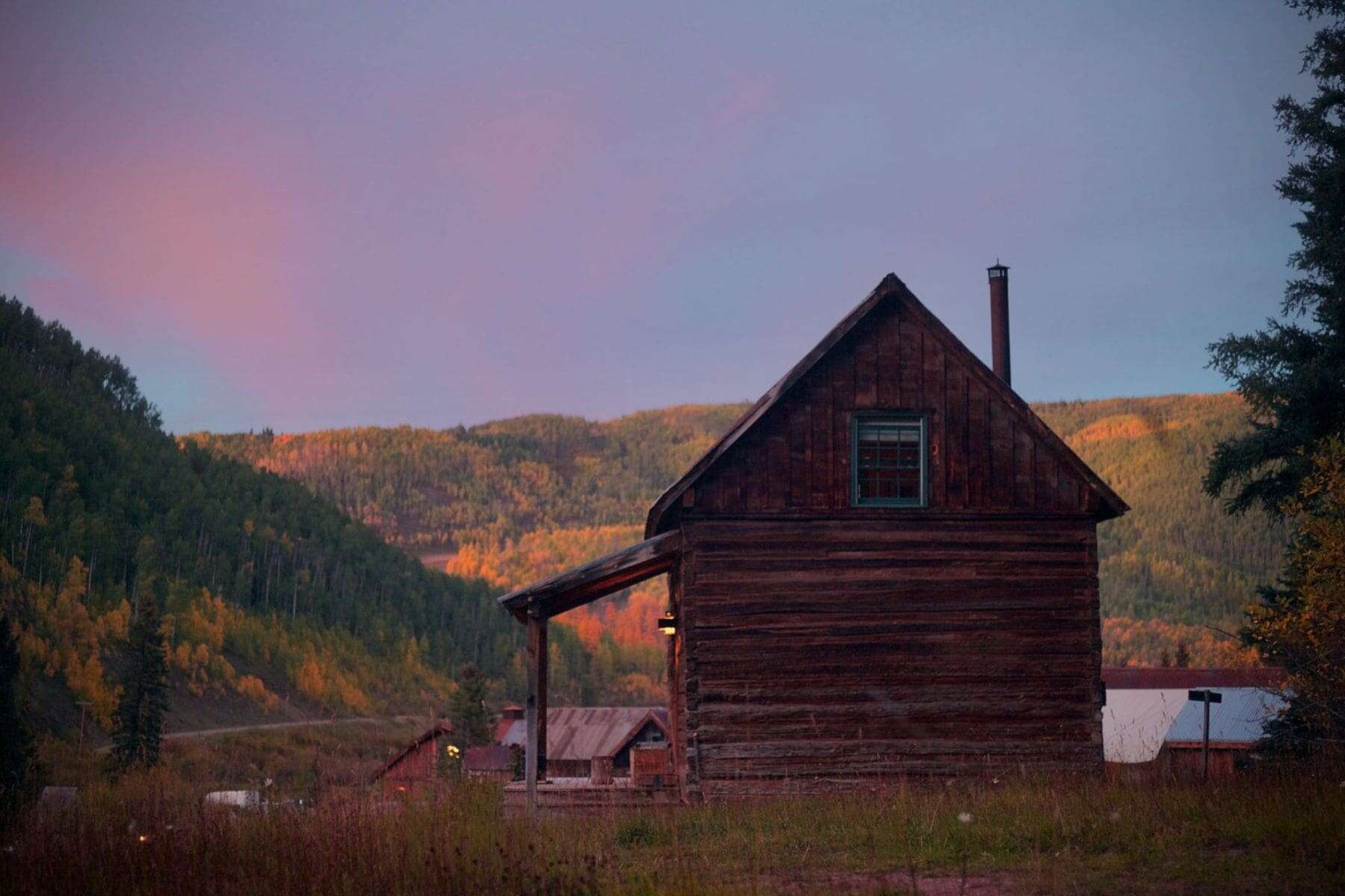 dunton-hot-springs-rico-colorado-library