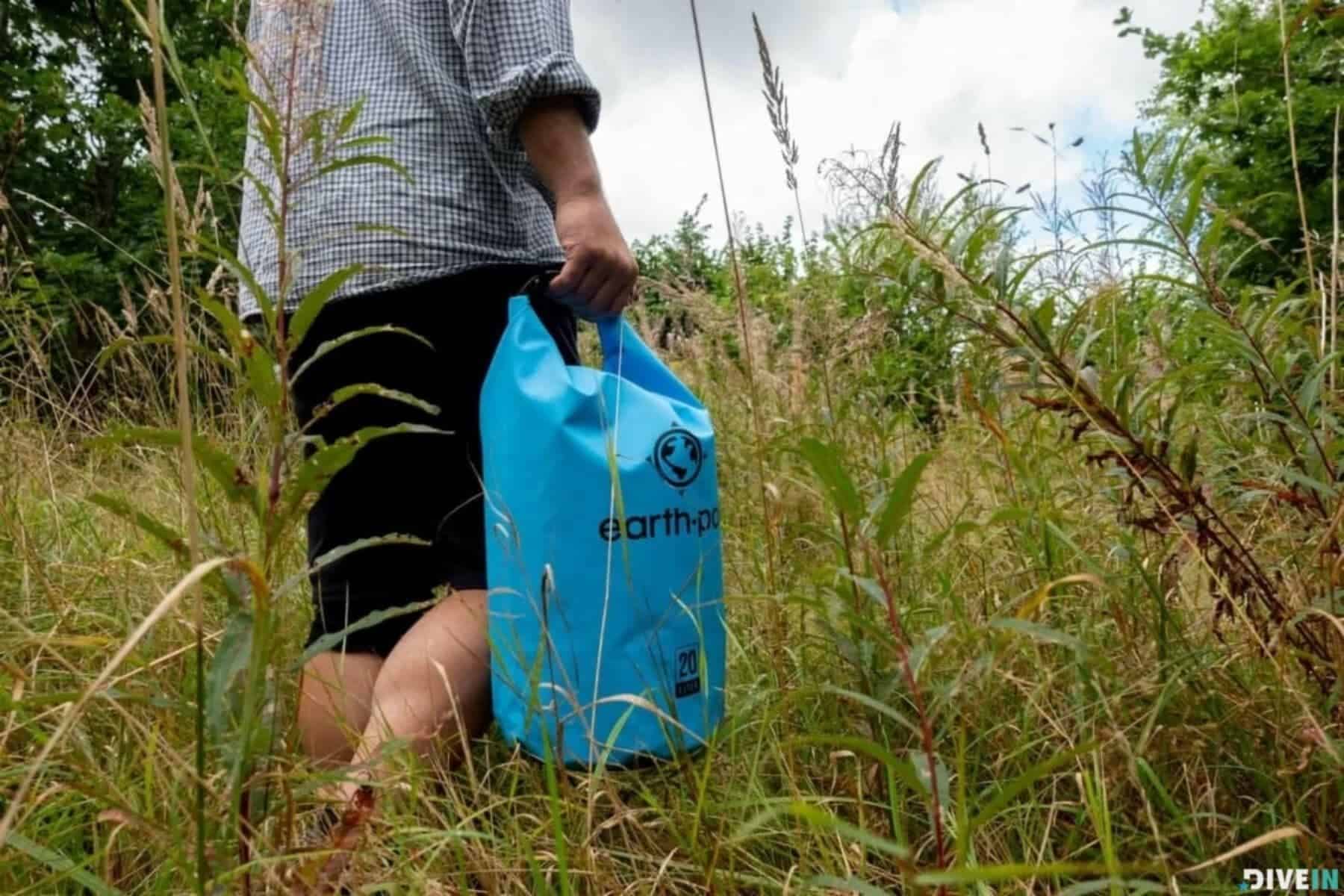 earth-pak-waterproof-handy