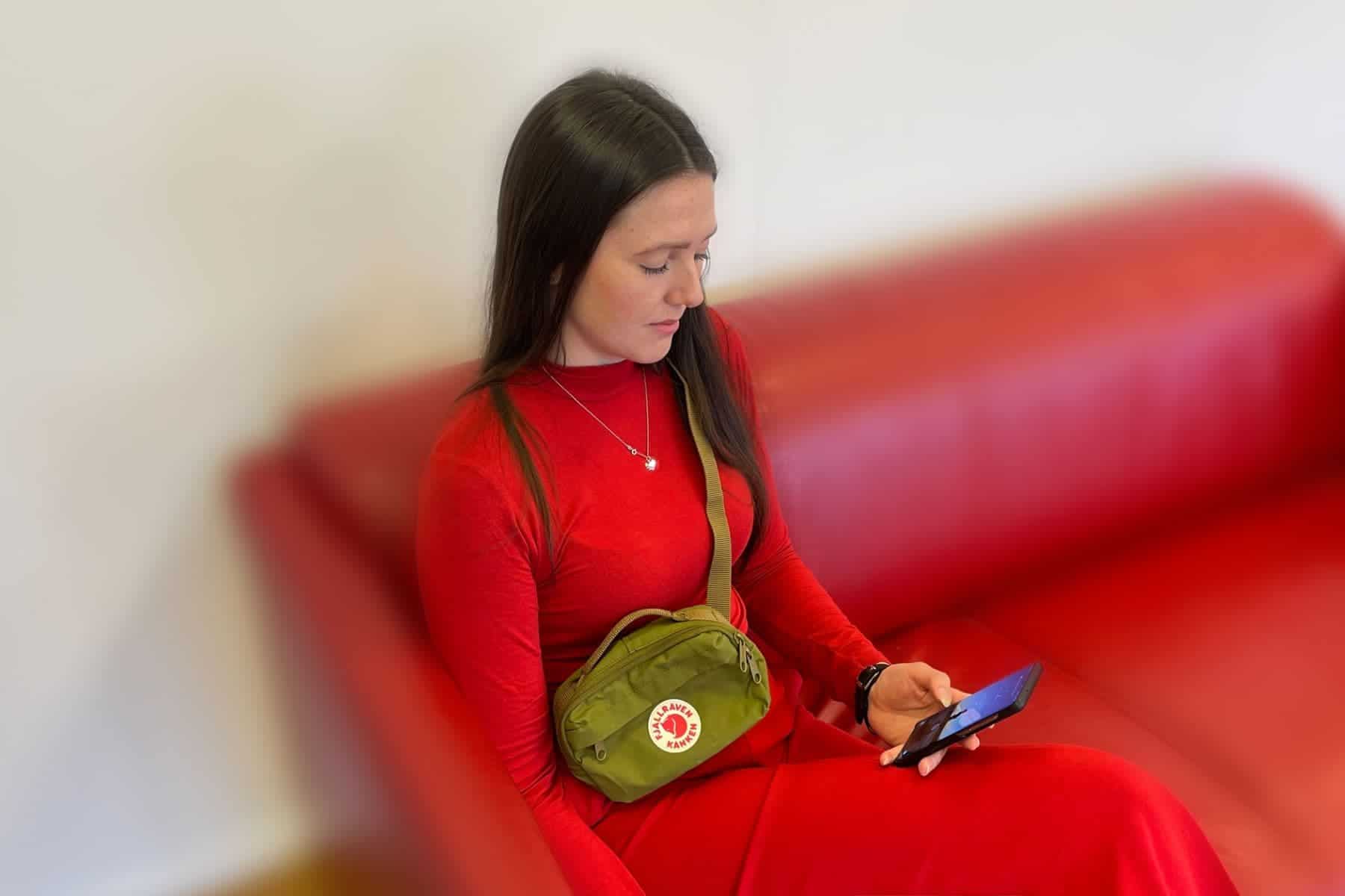 fjallraven-fanny-pack-red-blur