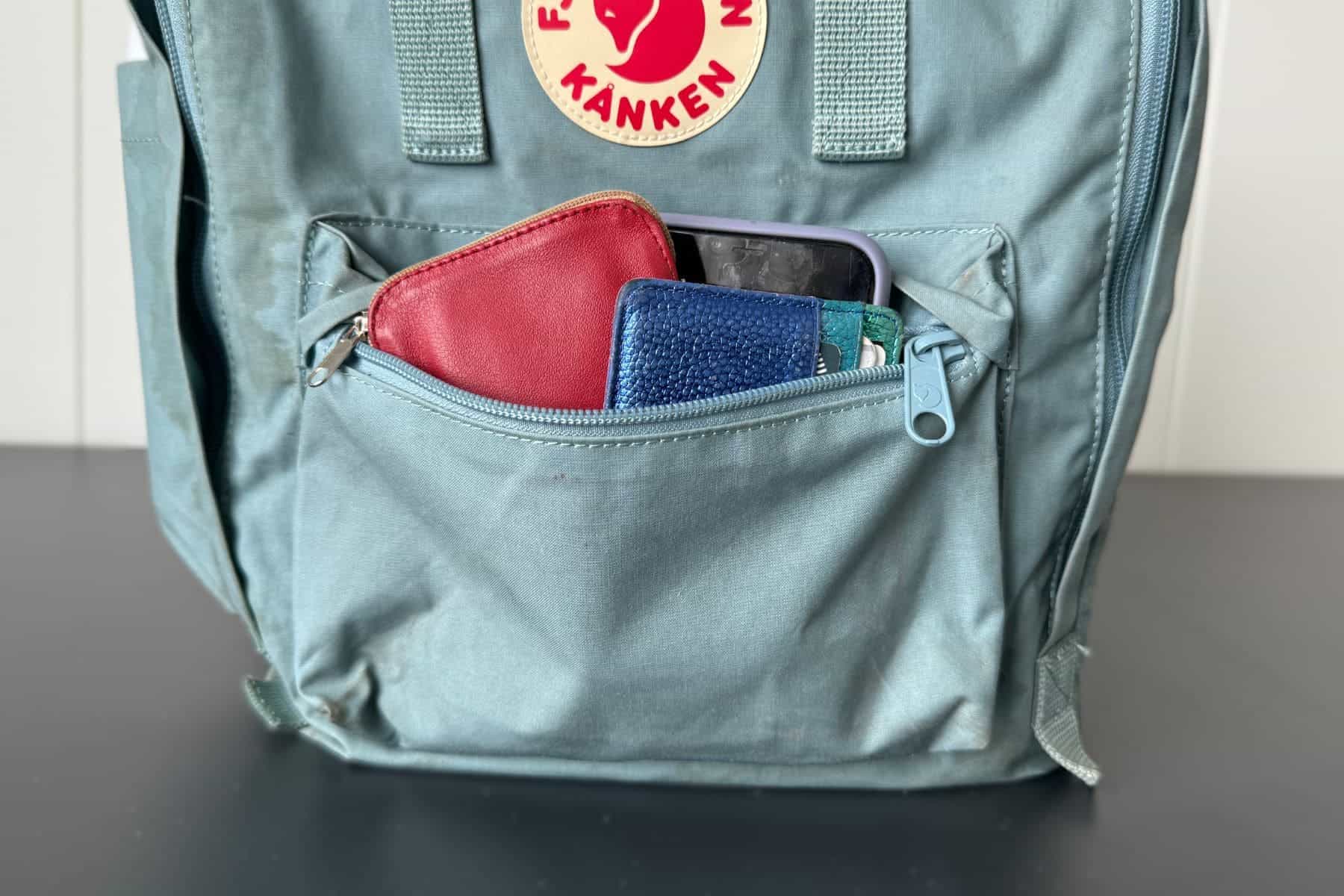 fjallraven-kanken-backpack-front-pocket