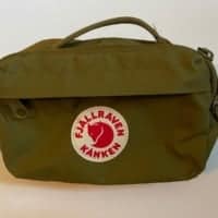 fjallraven-kanken-fanny-bag-logo-pocket