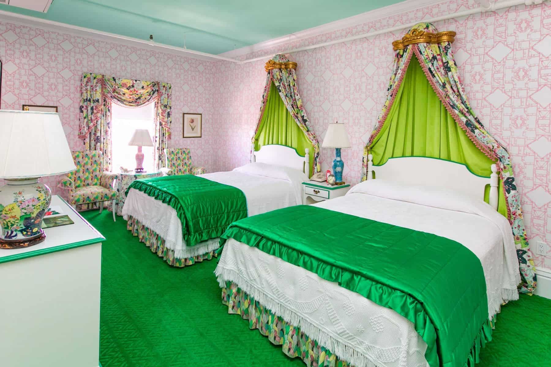 grand-hotel-mackinac-island-michigan-green