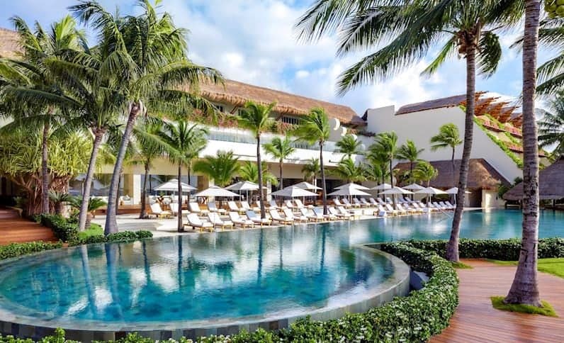 grand-velas-riviera-maya-pool-grand-class