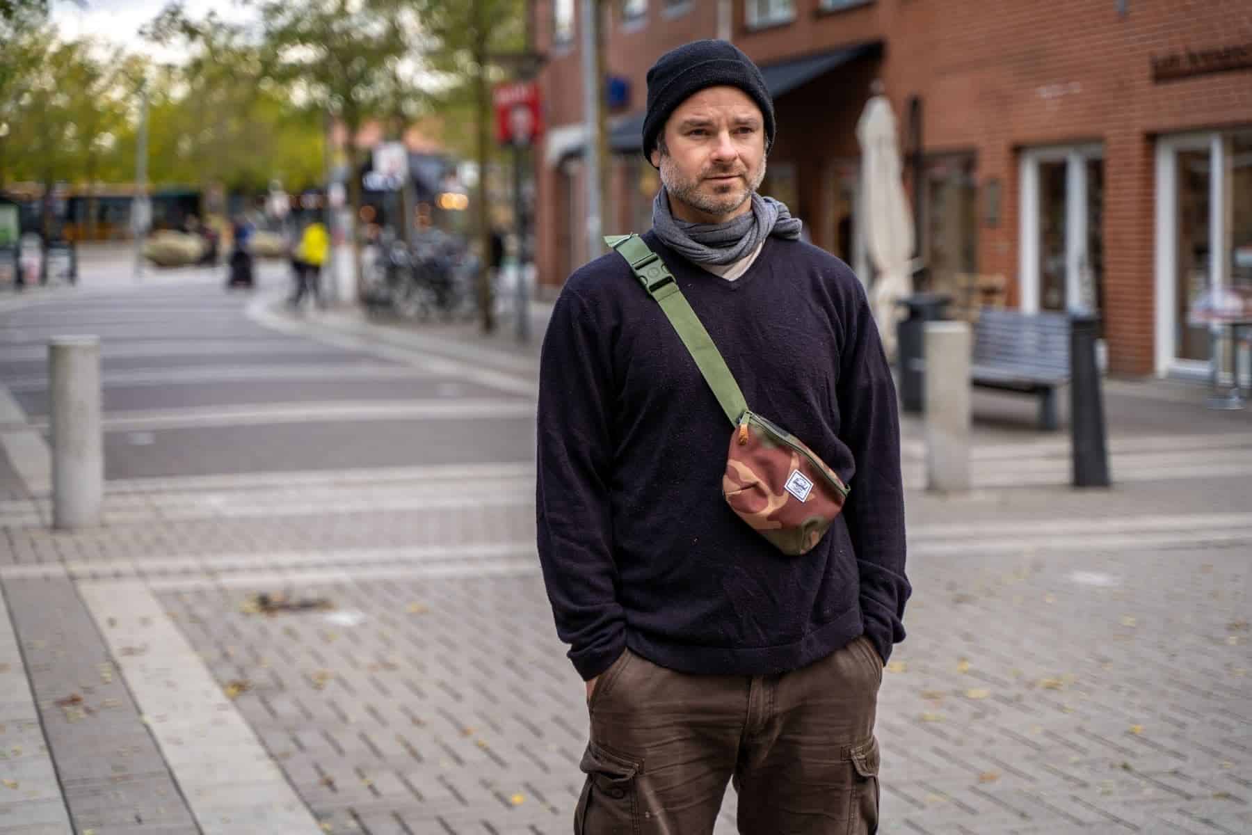 herschel-fourteen-belt-bag-bradley-on-street