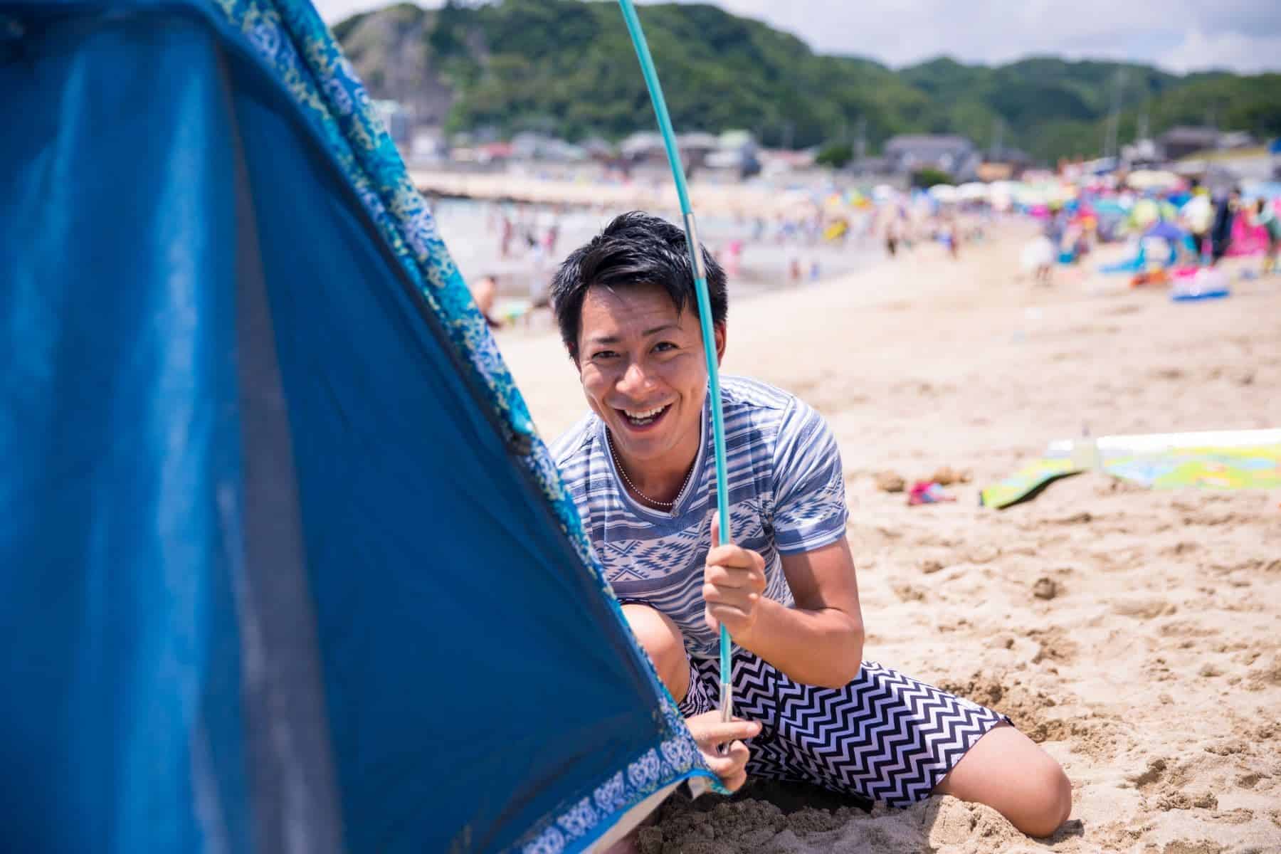 How to Set Up a Beach Tent