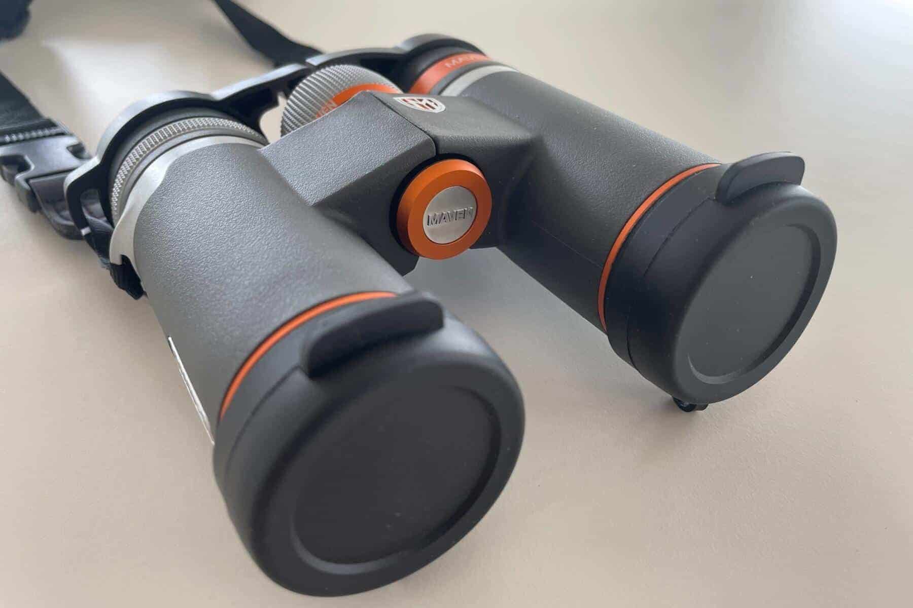 maven-b-3-binocular-flat-lay