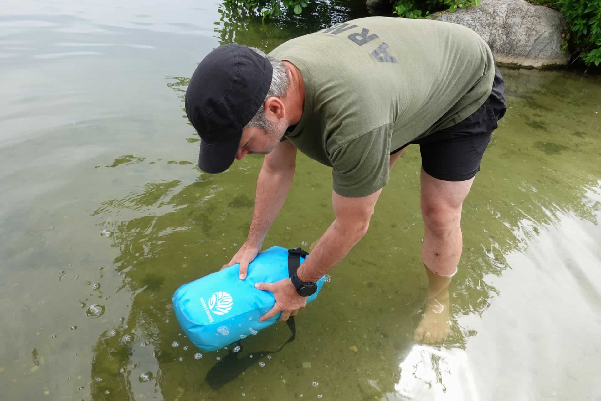 nature-friends-dry-bag-submerged-underwater