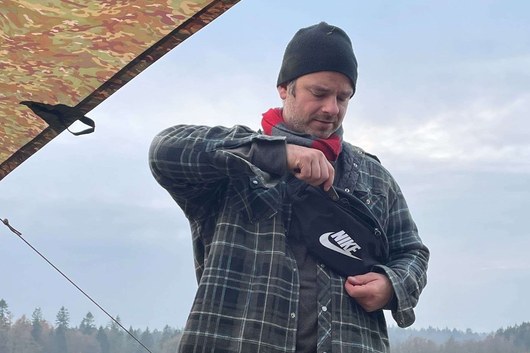 nike-heritage-bradley-with-cellphone-inside