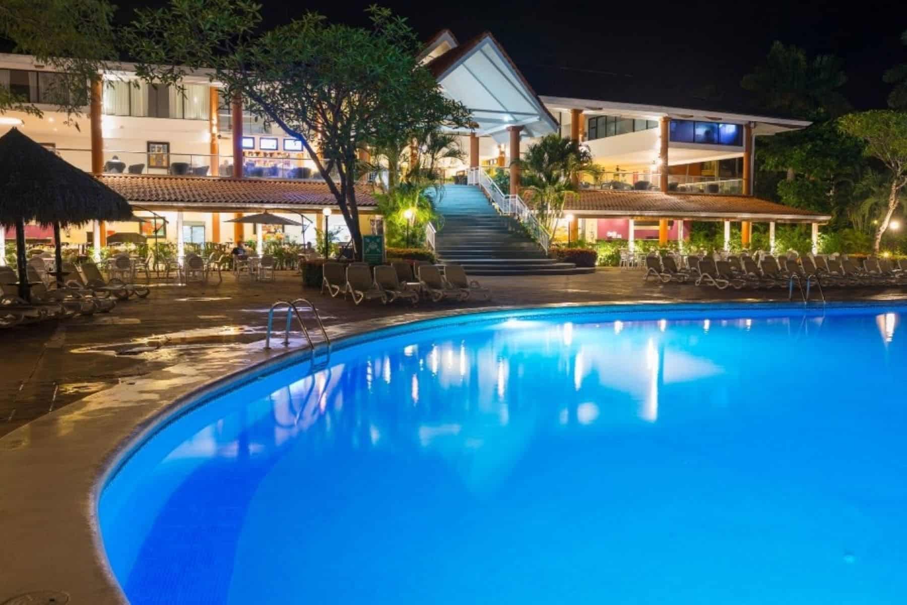 occidental-tamarindo-pool-side