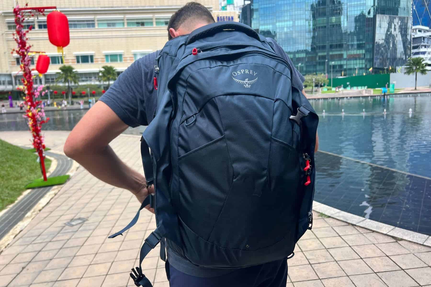 osprey-mens-farpoint-womens-fairview-backview