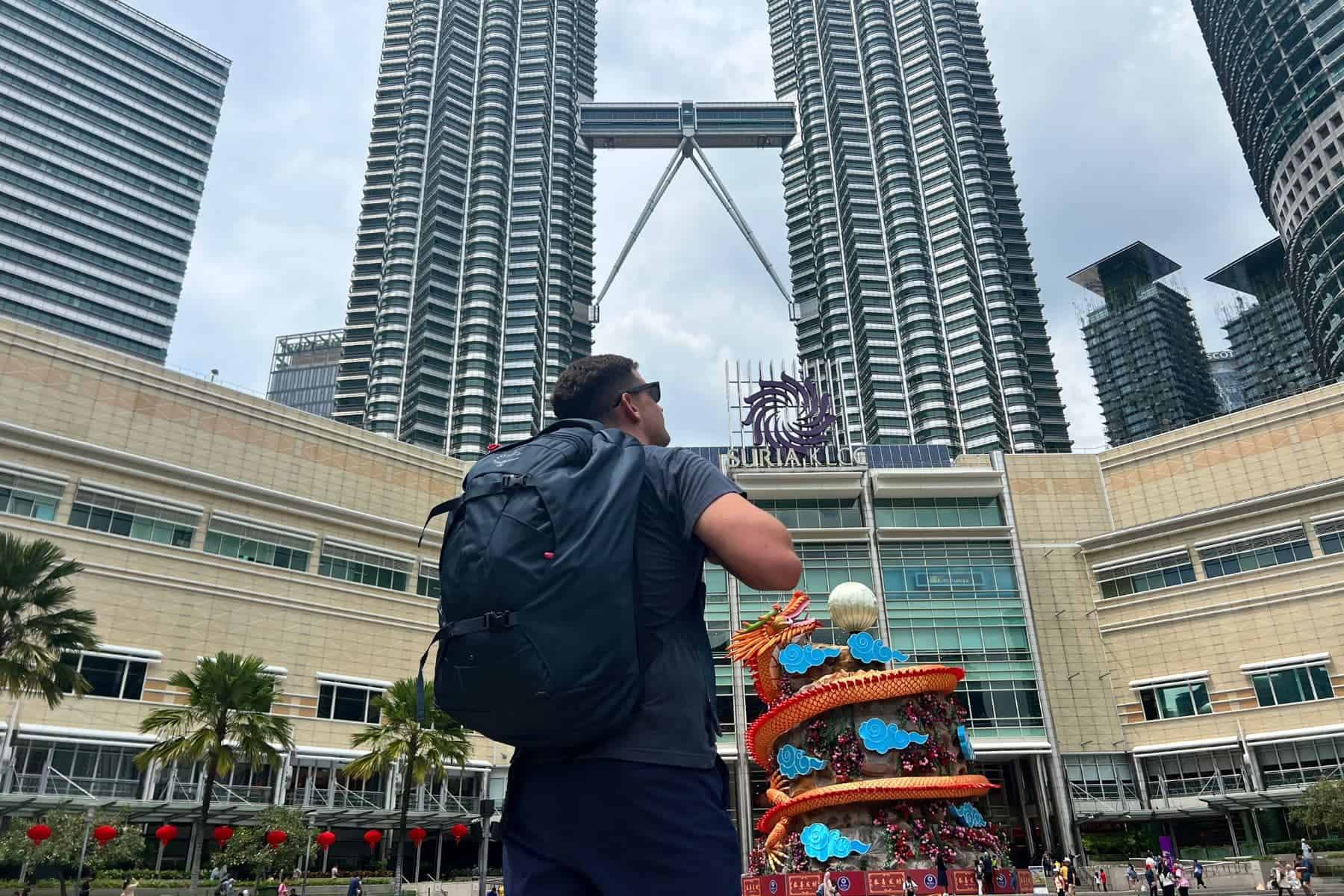 osprey-mens-farpoint-womens-fairview-building