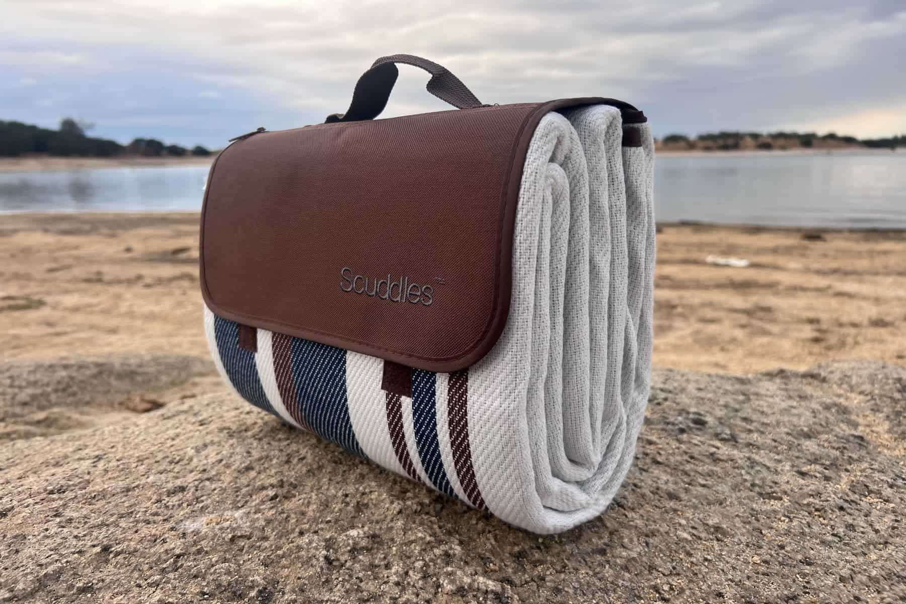 Scuddles Beach Blanket Bag Feature
