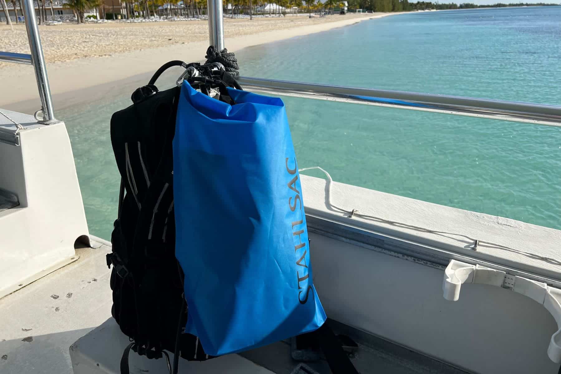 stahlsac-drylite-dry-bag-on-dive-boat