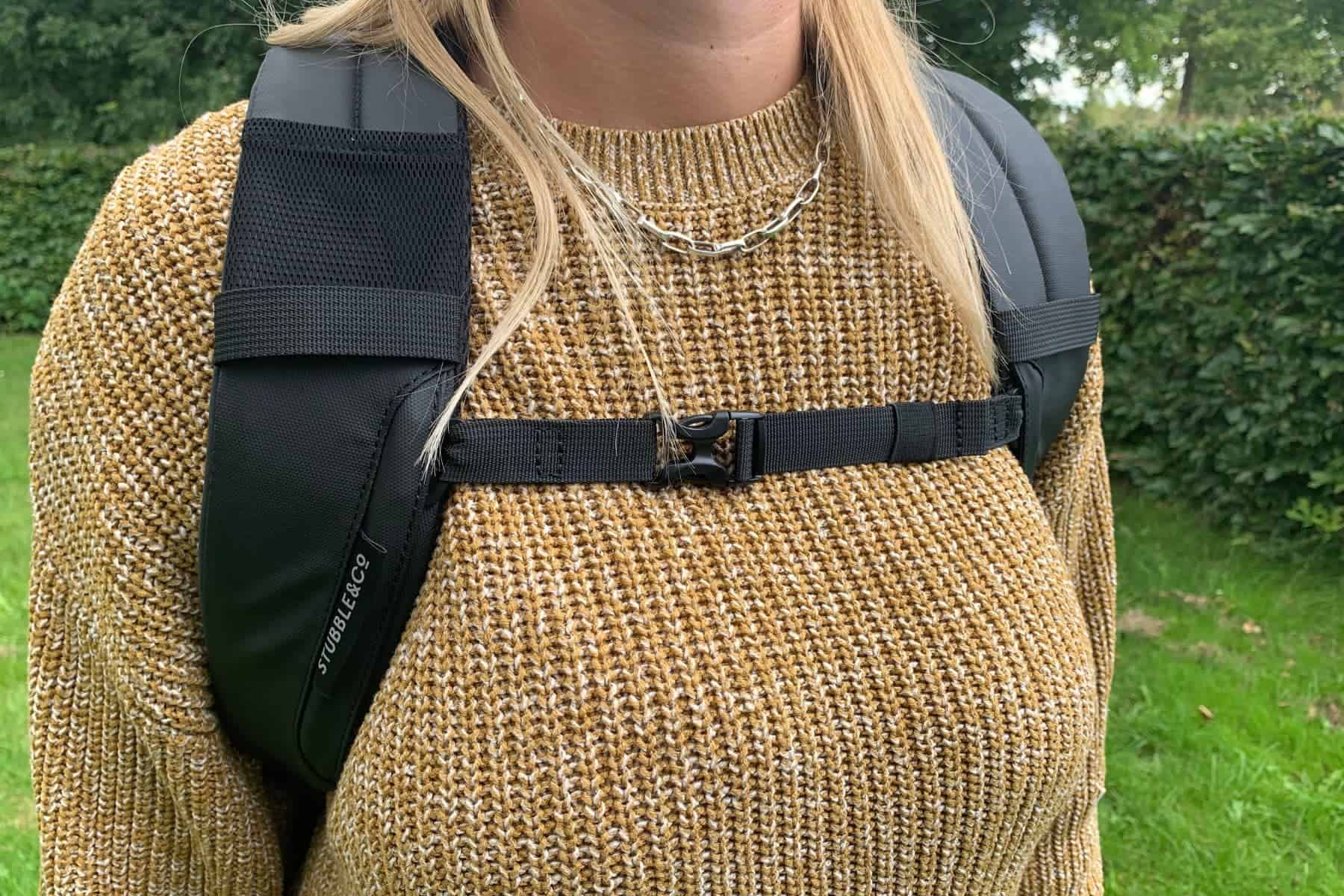 stubble-and-co-everyday-backpack-chest-strap