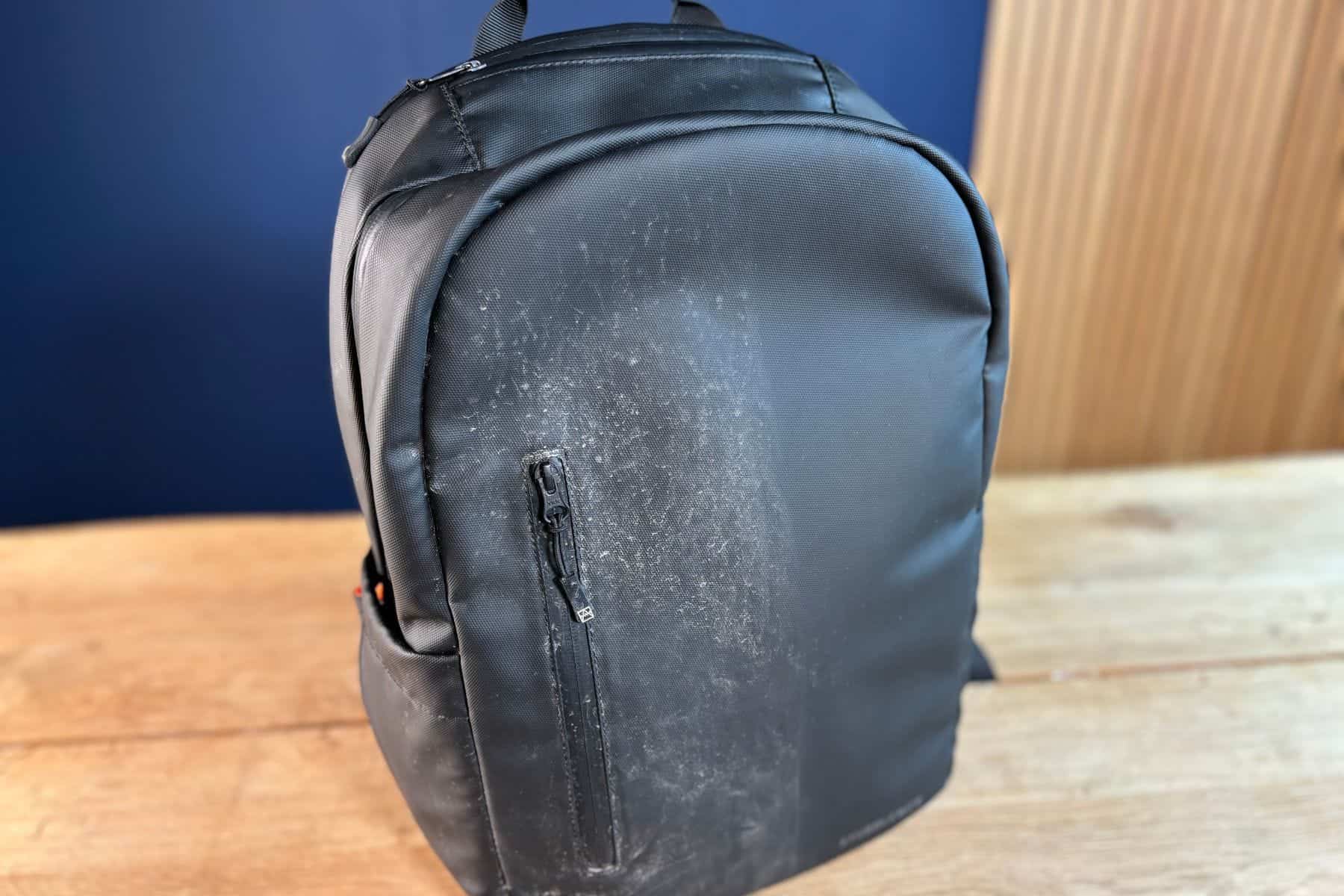 stubble-and-co-everyday-backpack-cleaning