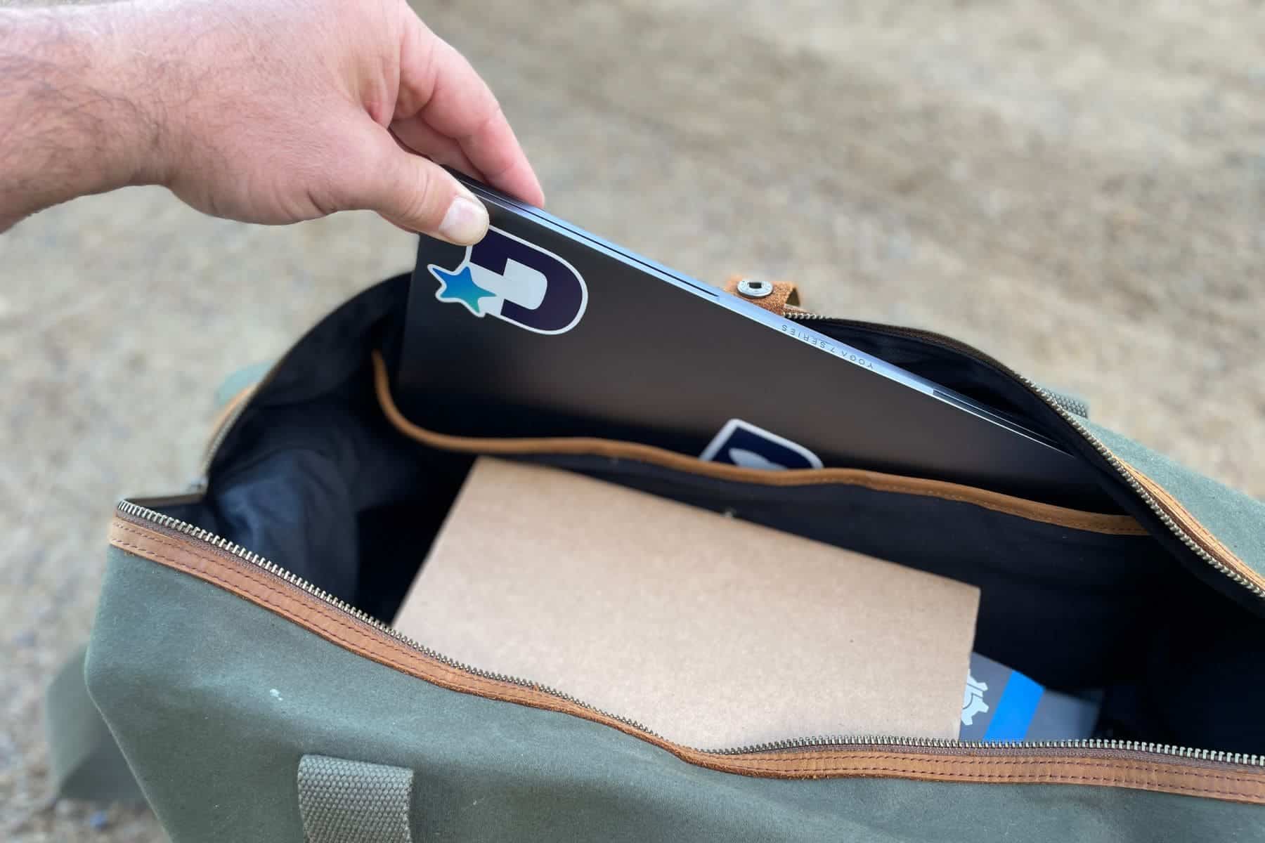 stubble-co-weekender-duffel-laptop