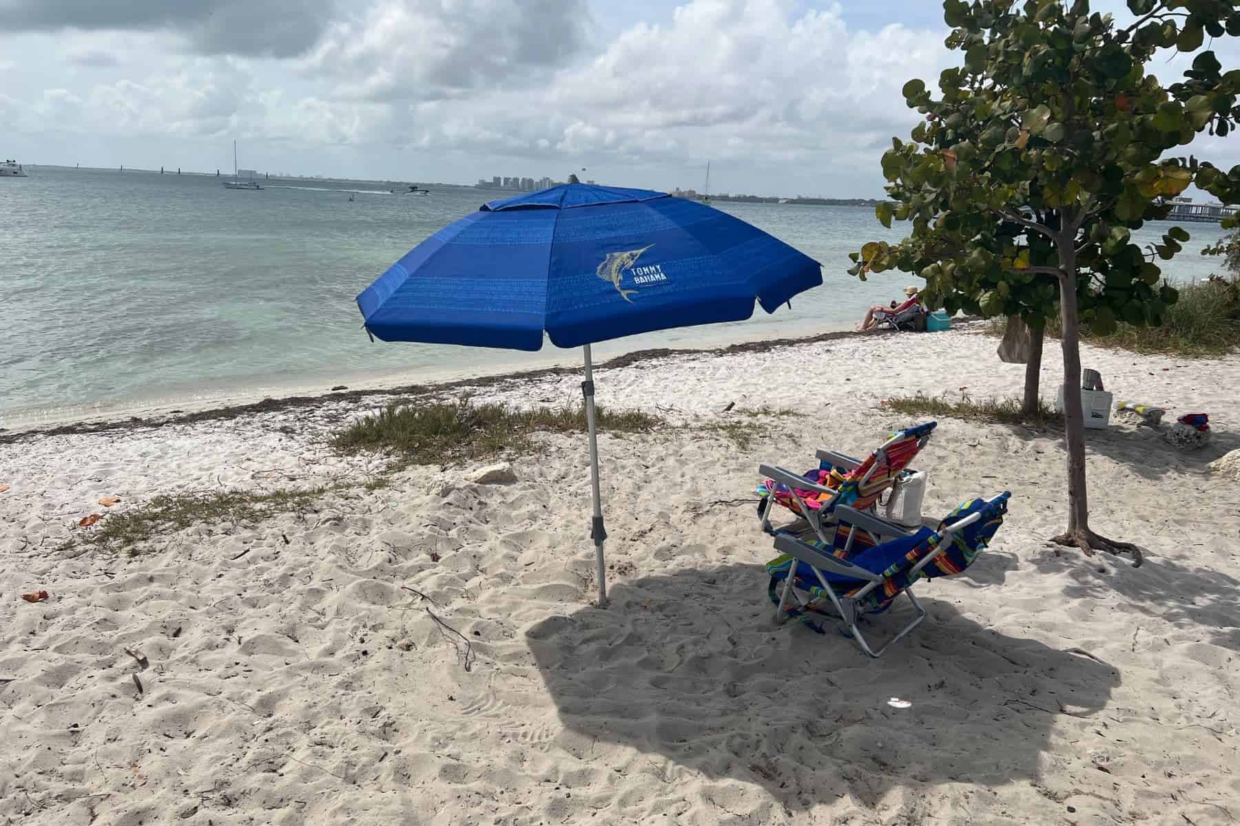 tommy-bahama-beach-umbrella-ample-shade