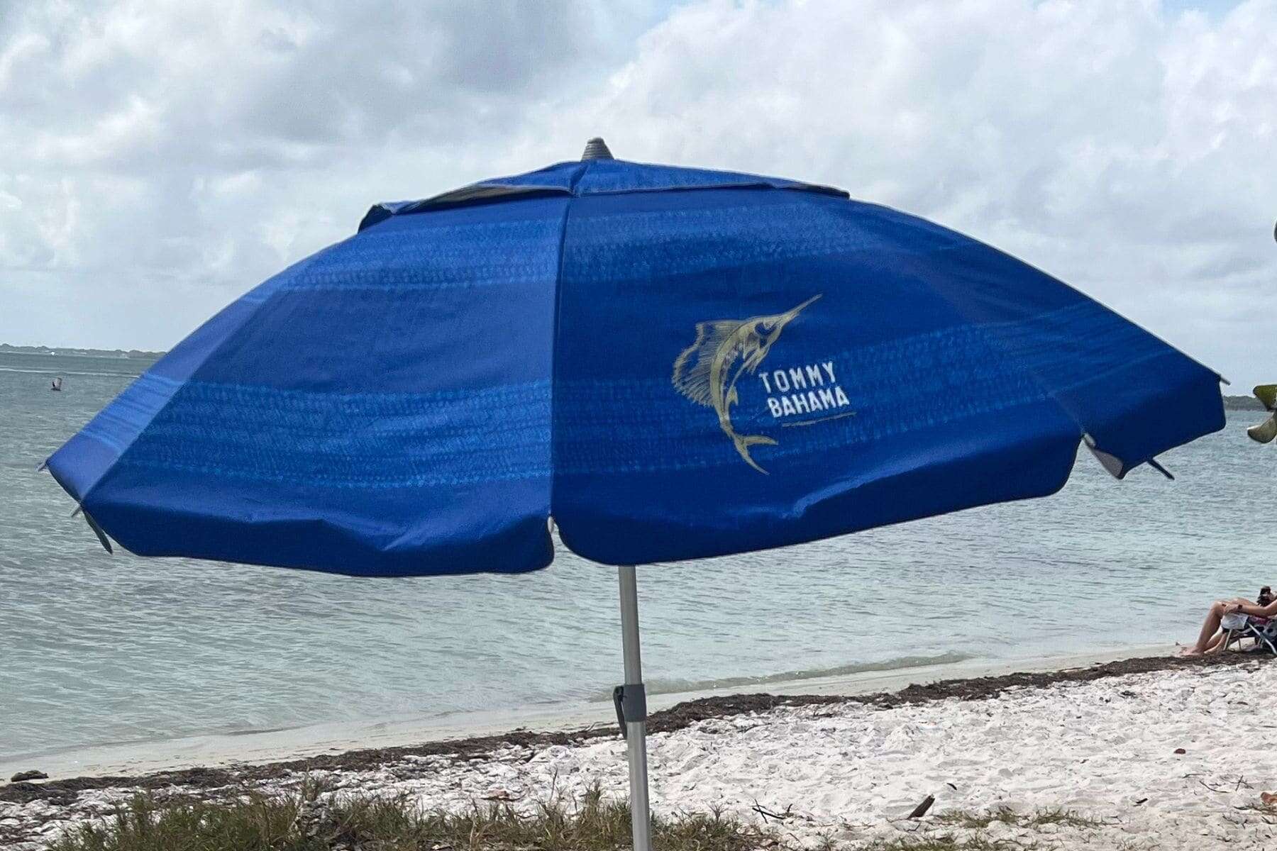 tommy-bahama-beach-umbrella-wind-vents