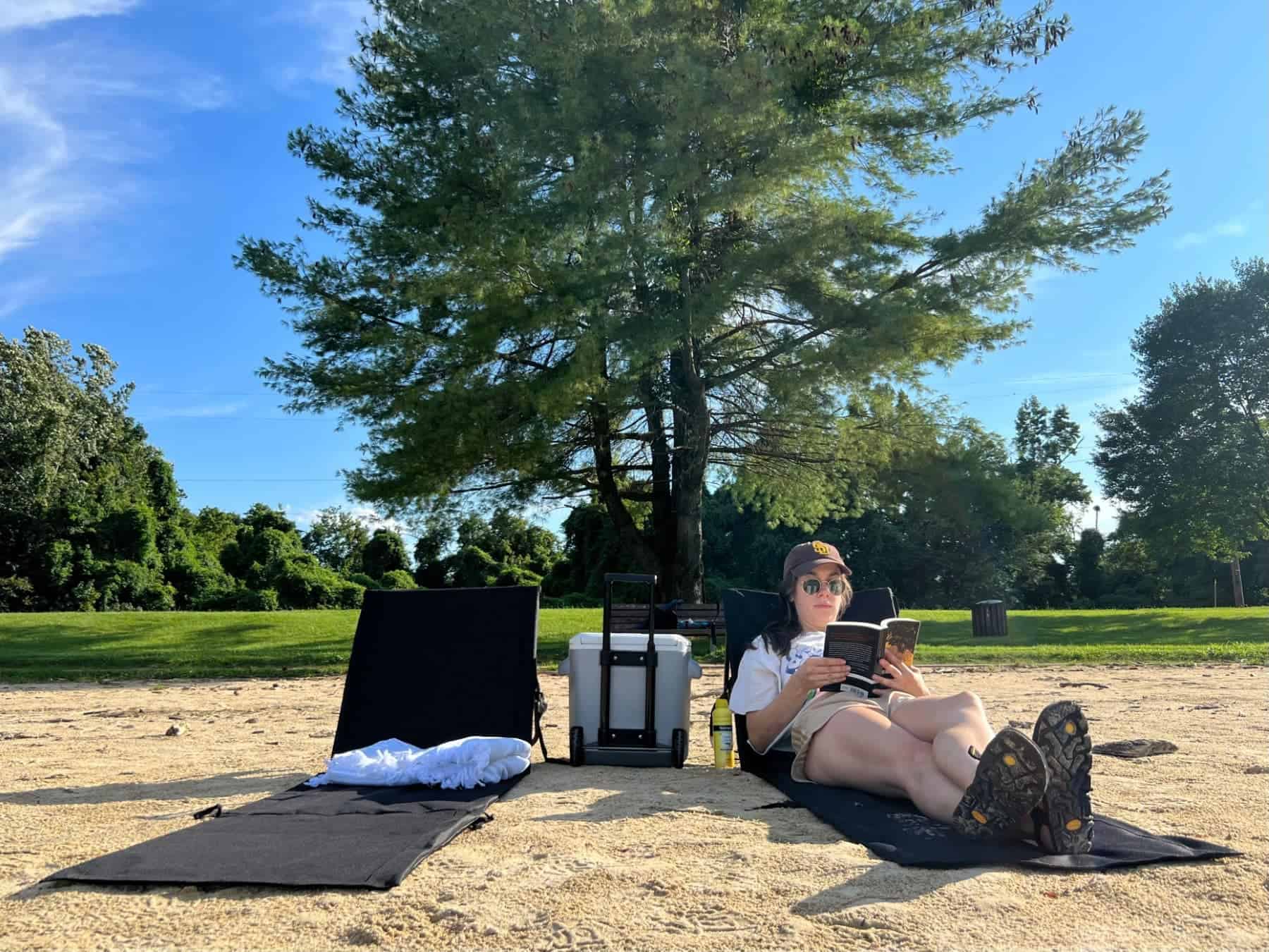Unipride Portable Beach Chair Woman Sittin Reading