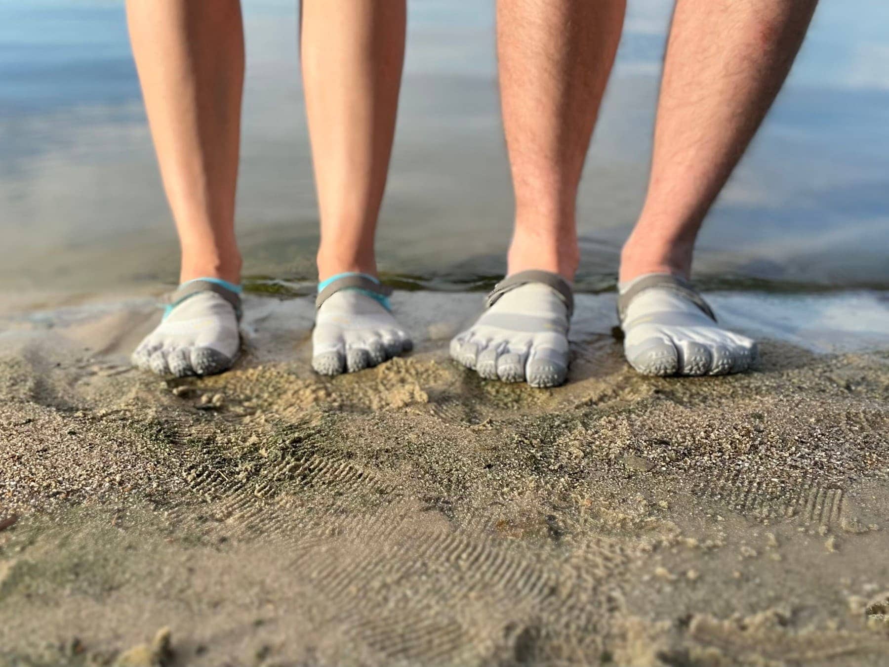 Vibram Fivefinger V Aqua Water Shoes Couple Standing On Sand