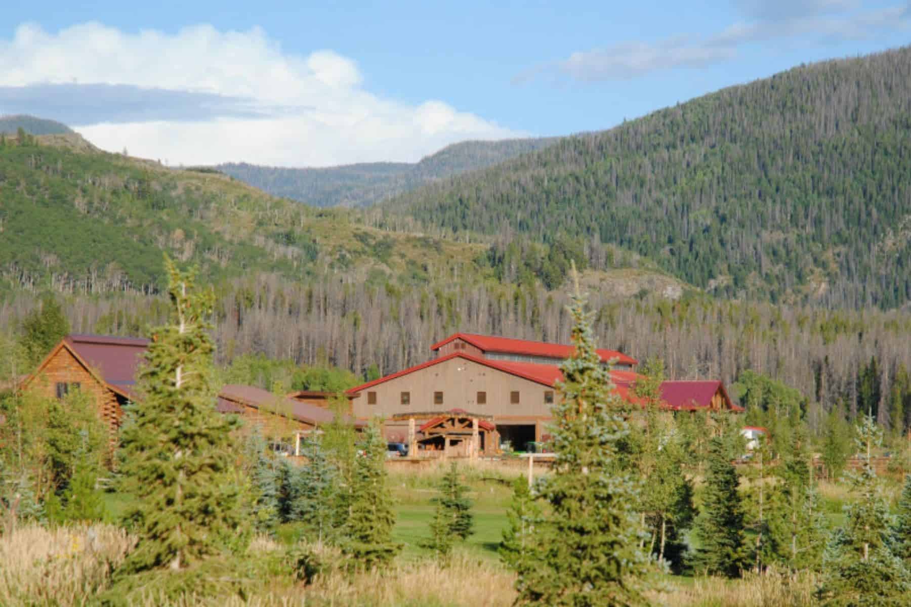 vista-verde-guest-ranch-clark-colorado-featured