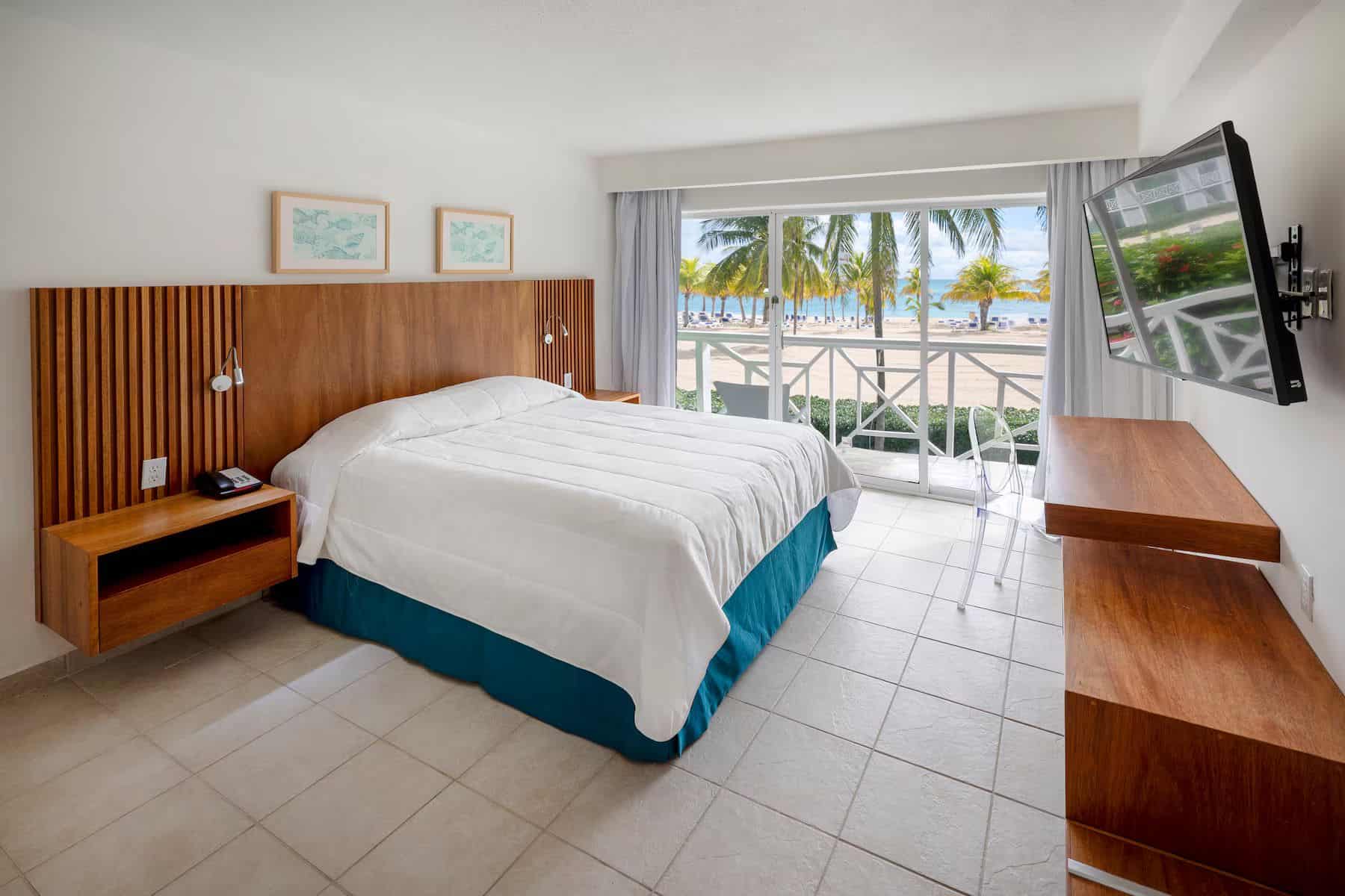 viva-fortuna-wyndham-beach-resort-advertorial-bed